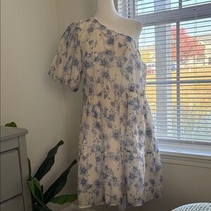 ARULA. Floral One-Shoulder Dress.  SIZE.  1X